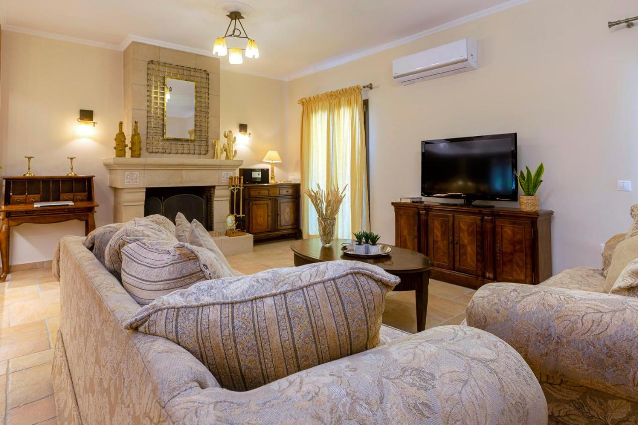 Solaris Methea- Luxury Central Villa By The Castle 카시오피 외부 사진